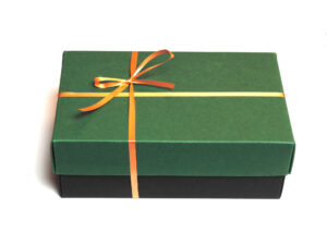 grün-schwarze Geschenkbox für vier individuell gewählte Gewürze von Aromatikus